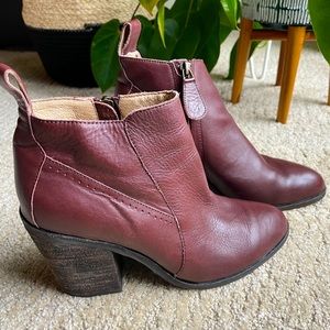 Gee WaWa ankle boots